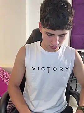 AdrianRinaldi online show from November 13, 2025, 8:08 pm