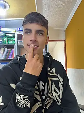 Snapshot of AdrianRinaldi chatting on April 29, 2026, 5:30 pm AdrianRinaldi online show from April 29, 2026, 5:30 pm