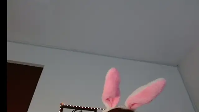 Carolinagarcia12345 online show from October 4, 2025, 4:54 am