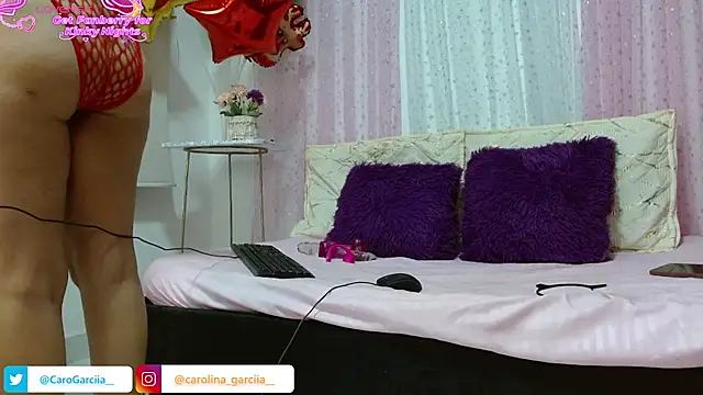 Carolinagarcia12345 online show from December 14, 2025, 1:27 pm