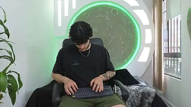 Rafael Mendezz online show from October 17, 2025, 9:28 pm