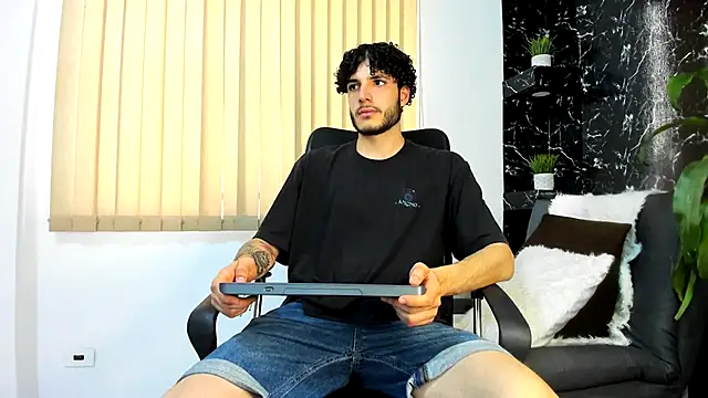 Rafael Mendezz online show from November 7, 2025, 9:04 pm