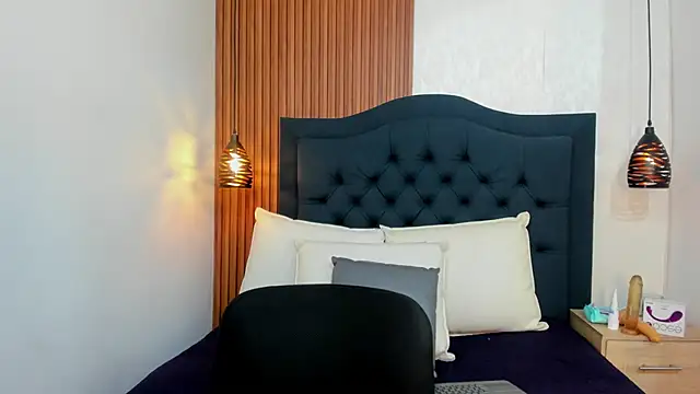 Hisoka 011 online show from February 11, 2026, 7:30 pm