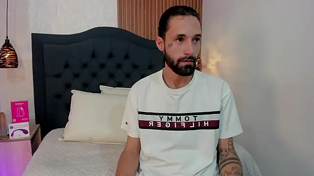 Hisoka 011 online show from April 9, 2026, 7:19 pm