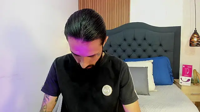 Hisoka 011 online show from April 21, 2026, 7:39 pm