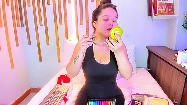 Jennifer Vega1 online show from September 15, 2025, 8:42 pm