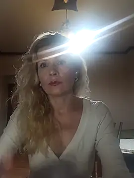 Julia Giulia online show from October 4, 2025, 9:13 pm