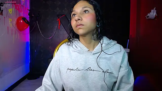 Sweettpleasure online show from September 20, 2025, 1:12 pm