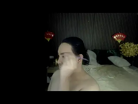 Snapshot of Hotcum_ella chatting on October 6, 2025, 11:24 pm Hotcum ella online show from October 6, 2025, 11:24 pm