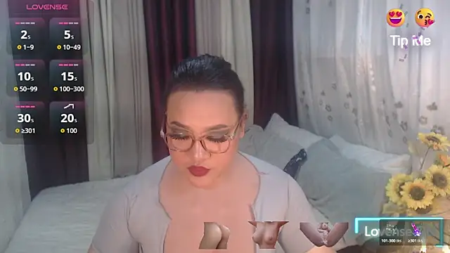 Snapshot of Hotcum_ella chatting on February 16, 2026, 12:40 am Hotcum ella online show from February 16, 2026, 12:40 am