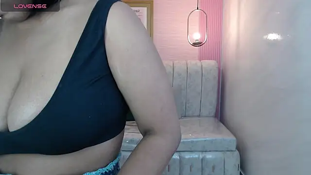 ambar fox s online show from October 11, 2025, 3:17 am