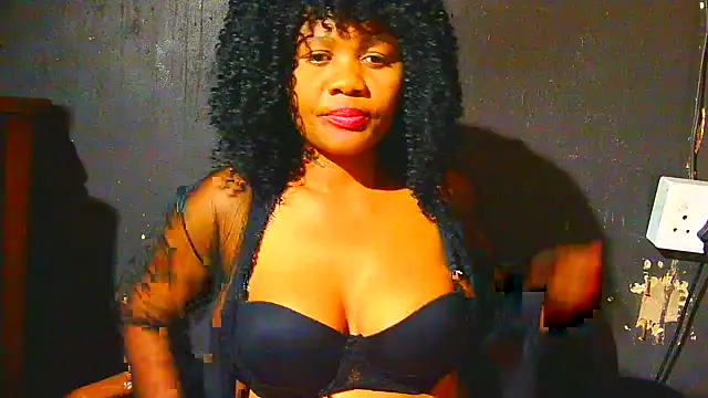 Augustine-Blooomxx online show from November 12, 2025, 5:57 pm