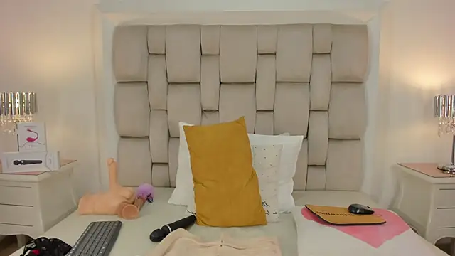 frehia dimou online show from October 11, 2025, 3:32 pm