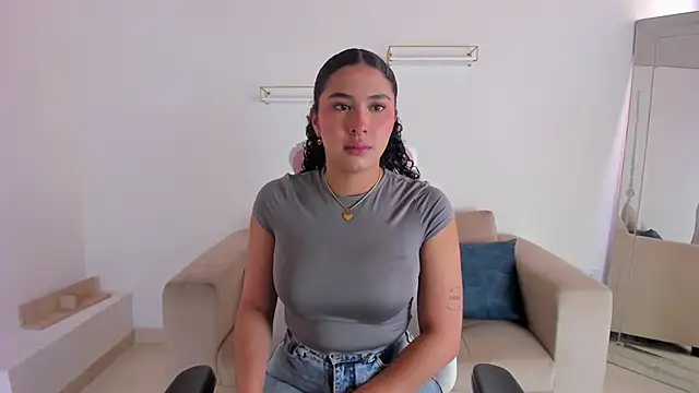 april smiith online show from September 22, 2025, 1:35 pm