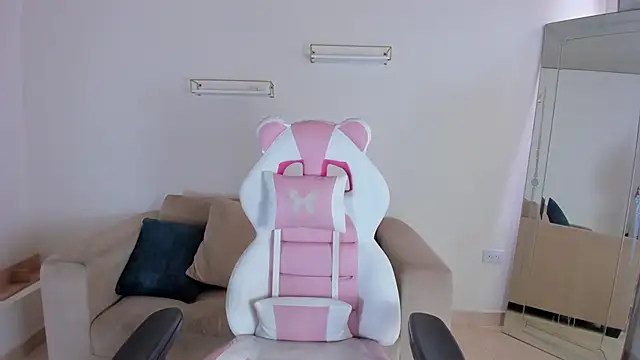 april smiith online show from October 11, 2025, 12:15 pm