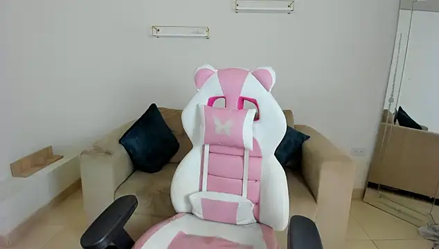 april smiith online show from January 12, 2026, 12:21 pm