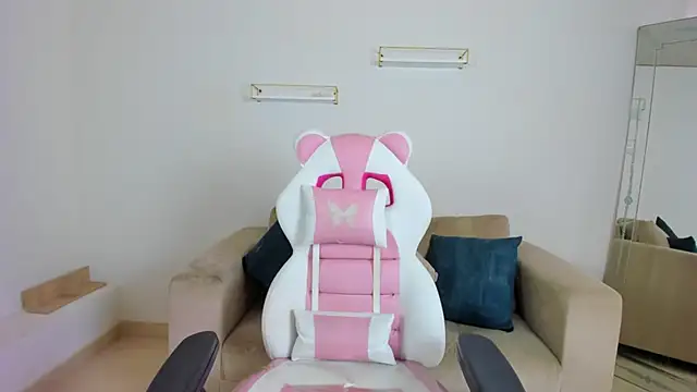 april smiith online show from February 2, 2026, 12:26 pm