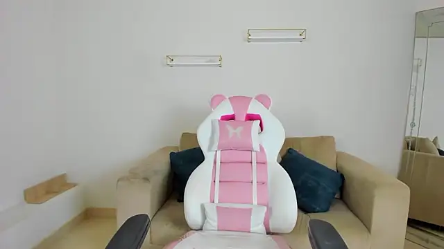 april smiith online show from February 3, 2026, 12:21 pm