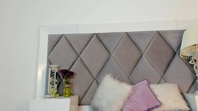 GiadaRizzo online show from November 28, 2025, 8:11 pm