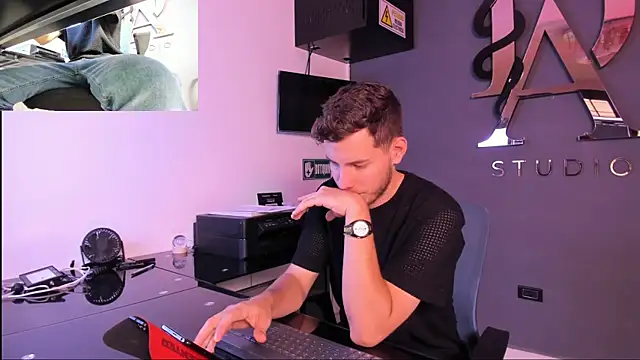 lara and danny online show from September 24, 2025, 4:32 pm