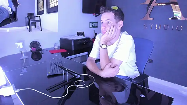 lara and danny online show from September 28, 2025, 4:34 pm