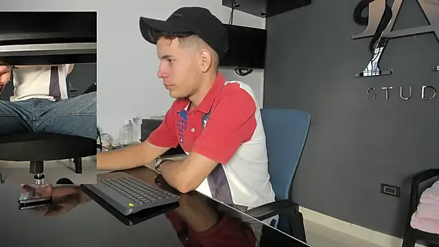 lara and danny online show from October 3, 2025, 6:38 pm