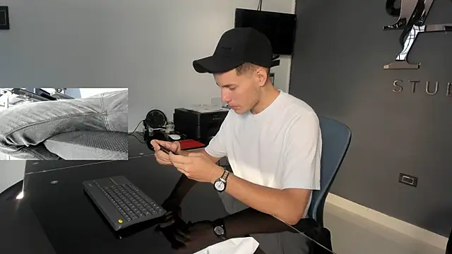 lara and danny online show from October 6, 2025, 6:49 pm