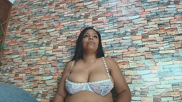 naomi campbel  online show from November 26, 2025, 8:54 pm