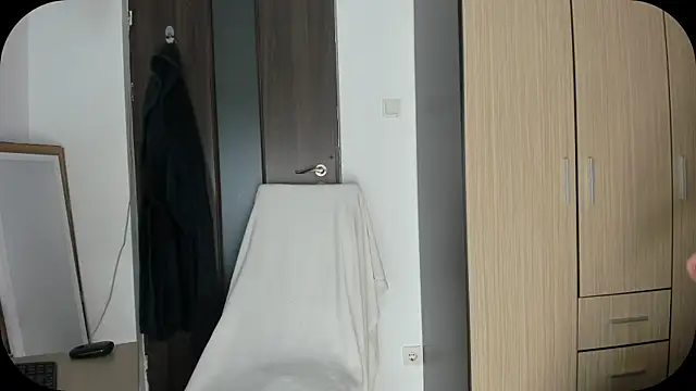 zincky2006 online show from April 22, 2026, 4:19 pm