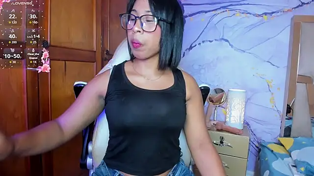 Elowen Clark online show from October 22, 2025, 7:46 pm