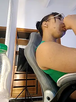 Elowen Clark online show from March 6, 2026, 7:10 pm