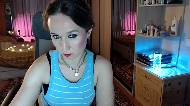 ClassyInna online show from November 28, 2025, 9:56 am