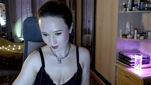 ClassyInna online show from December 4, 2025, 9:07 am