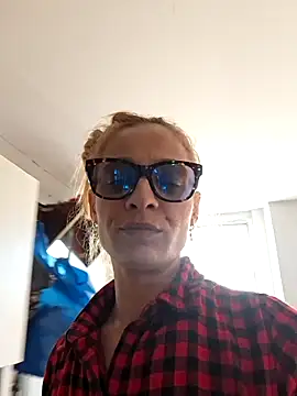 Snapshot of aellabeyonce chatting on April 16, 2026, 3:13 pm aellabeyonce online show from April 16, 2026, 3:13 pm