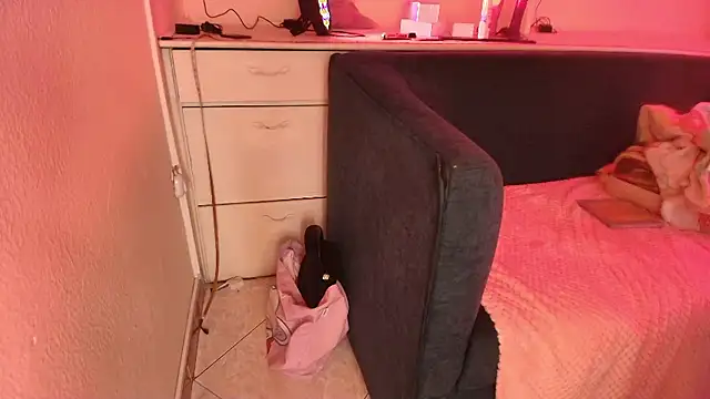 Terraelowen online show from October 10, 2025, 11:42 am