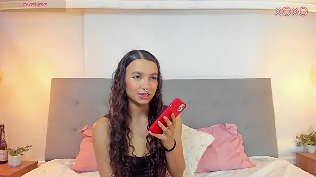 Luna Claire online show from November 20, 2025, 12:49 pm