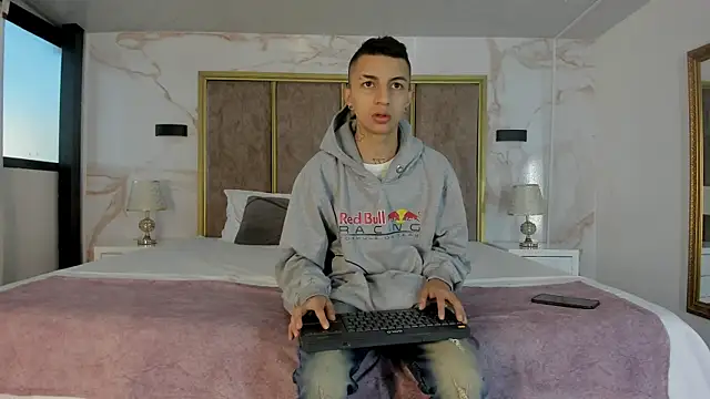 NickandAbby  online show from September 9, 2025, 11:32 am