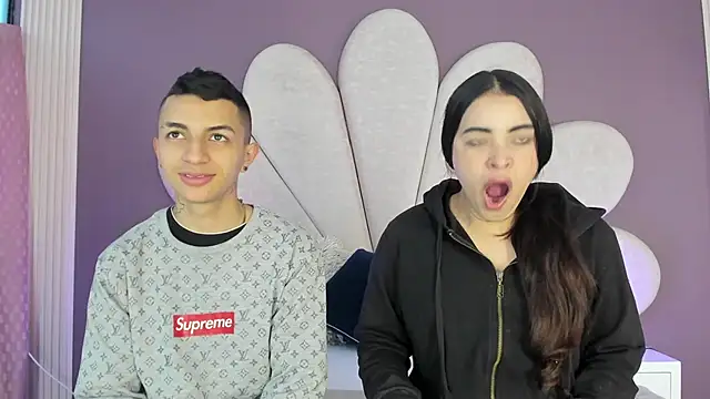 NickandAbby  online show from September 25, 2025, 11:58 am