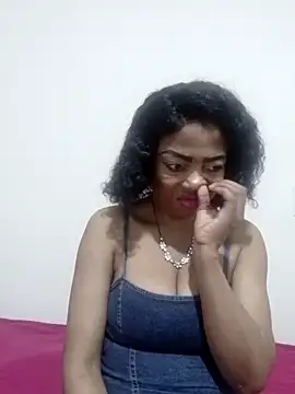 SEXYMOANSXX online show from October 2, 2025, 5:03 am