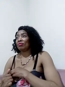 SEXYMOANSXX online show from October 4, 2025, 8:18 pm