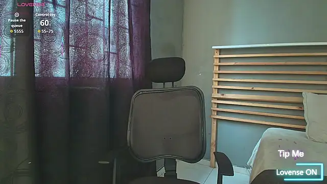 Snapshot of PaulEvens chatting on July 23, 2026, 3:10 pm PaulEvens online show from July 23, 2026, 3:10 pm