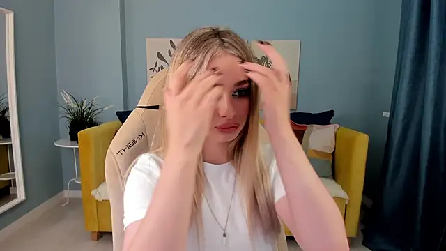 SweetyLicky online show from September 28, 2025, 4:12 pm