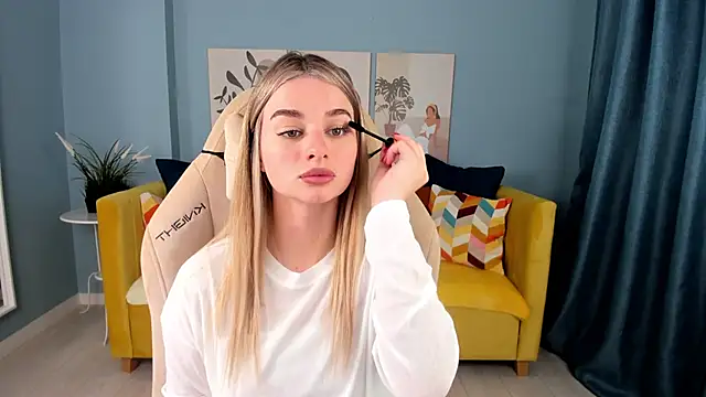 SweetyLicky online show from October 19, 2025, 4:07 pm