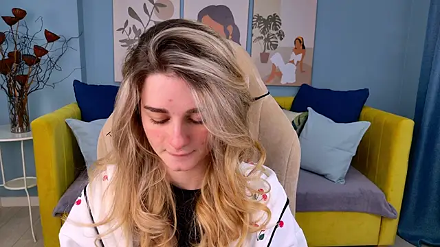 SweetyLicky online show from February 5, 2026, 4:11 pm