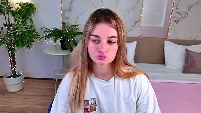 SweetyLicky online show from June 9, 2026, 4:07 pm