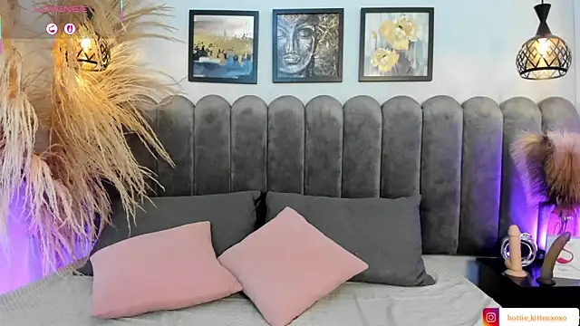 Viollet xoxo online show from October 14, 2025, 8:53 pm