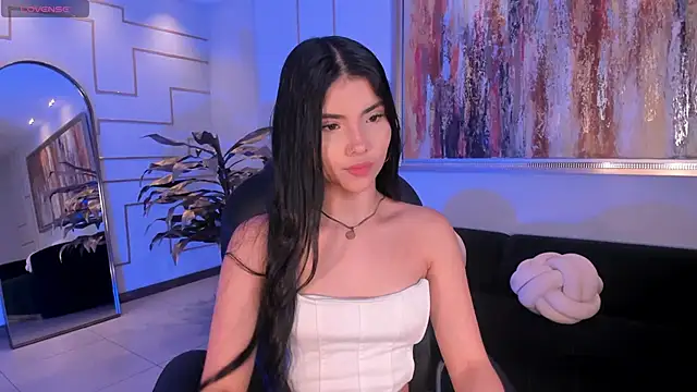 MiaLaurence online show from December 16, 2025, 7:30 pm