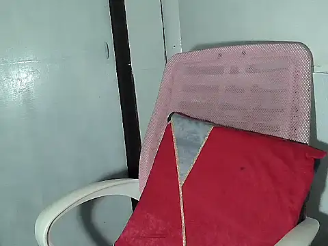 kiannie01 online show from November 28, 2025, 11:35 am