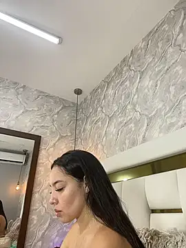 MiaFarkash online show from December 3, 2025, 7:12 pm