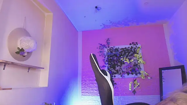 Katy bratz  online show from September 18, 2025, 2:57 am